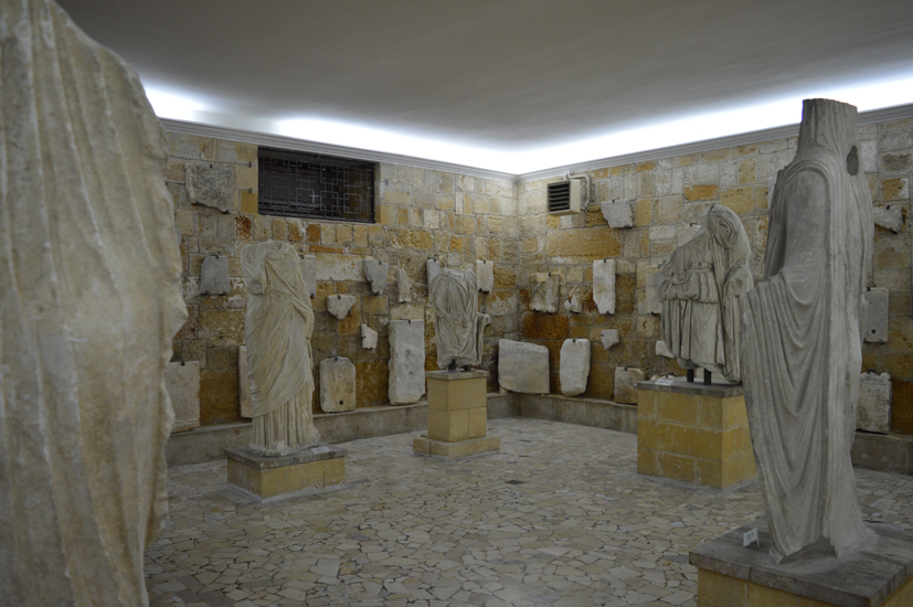 7wbrindisi-museo-statueromane.jpg