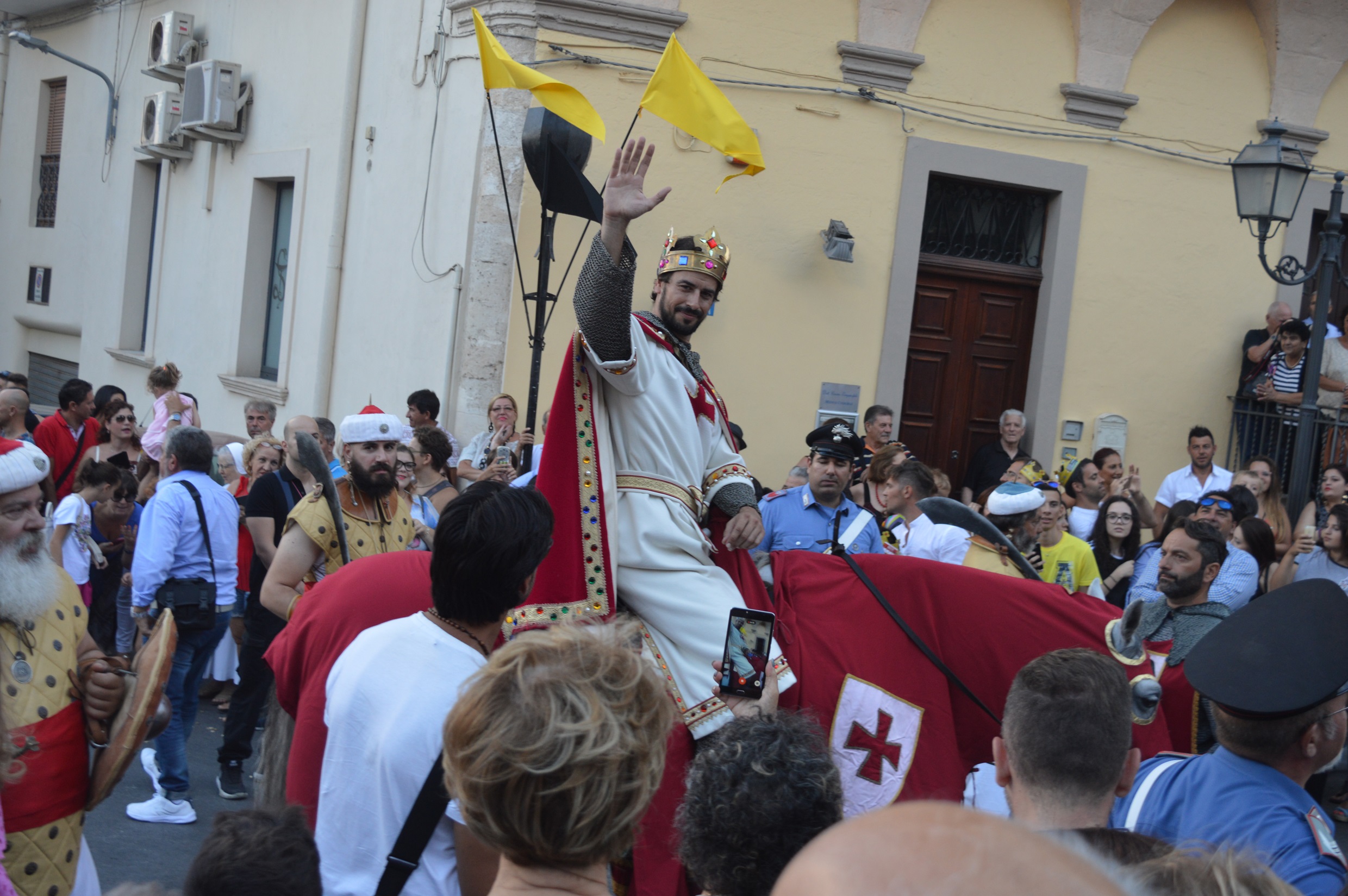 wcorteo-jagogarcia-saluta.jpg